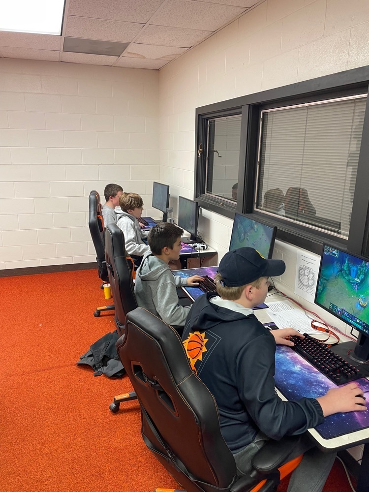 League of Legends players competing against Gretna, NE.